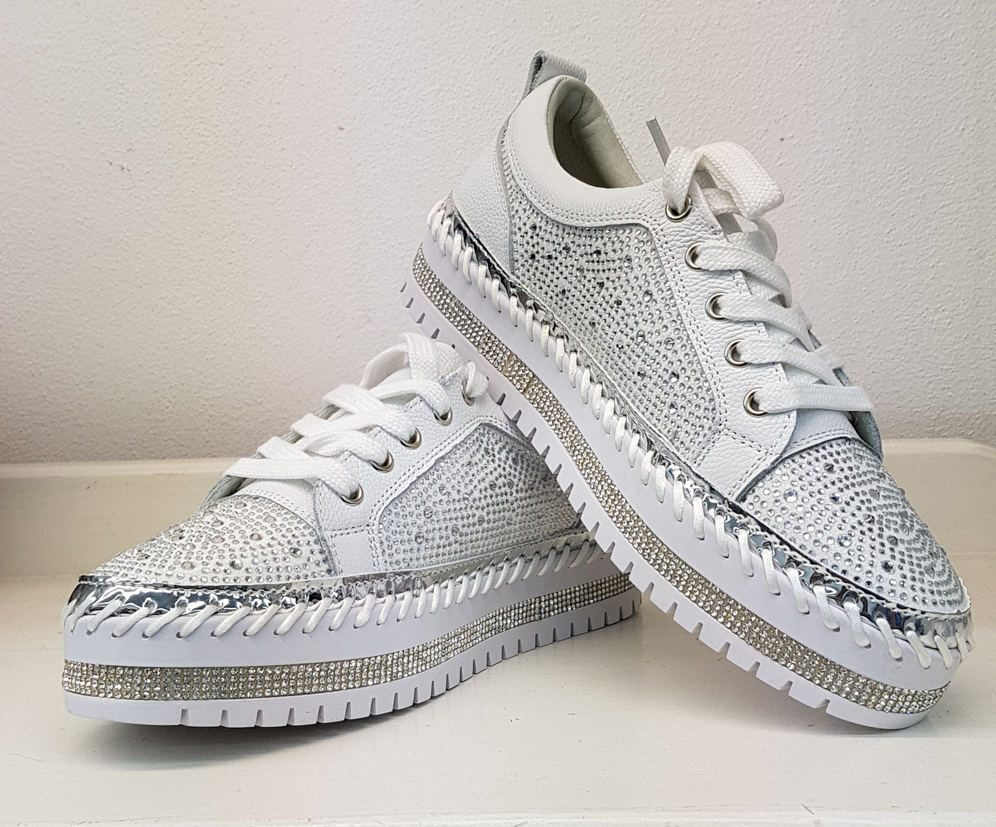 Ameise Glitz White Shoe