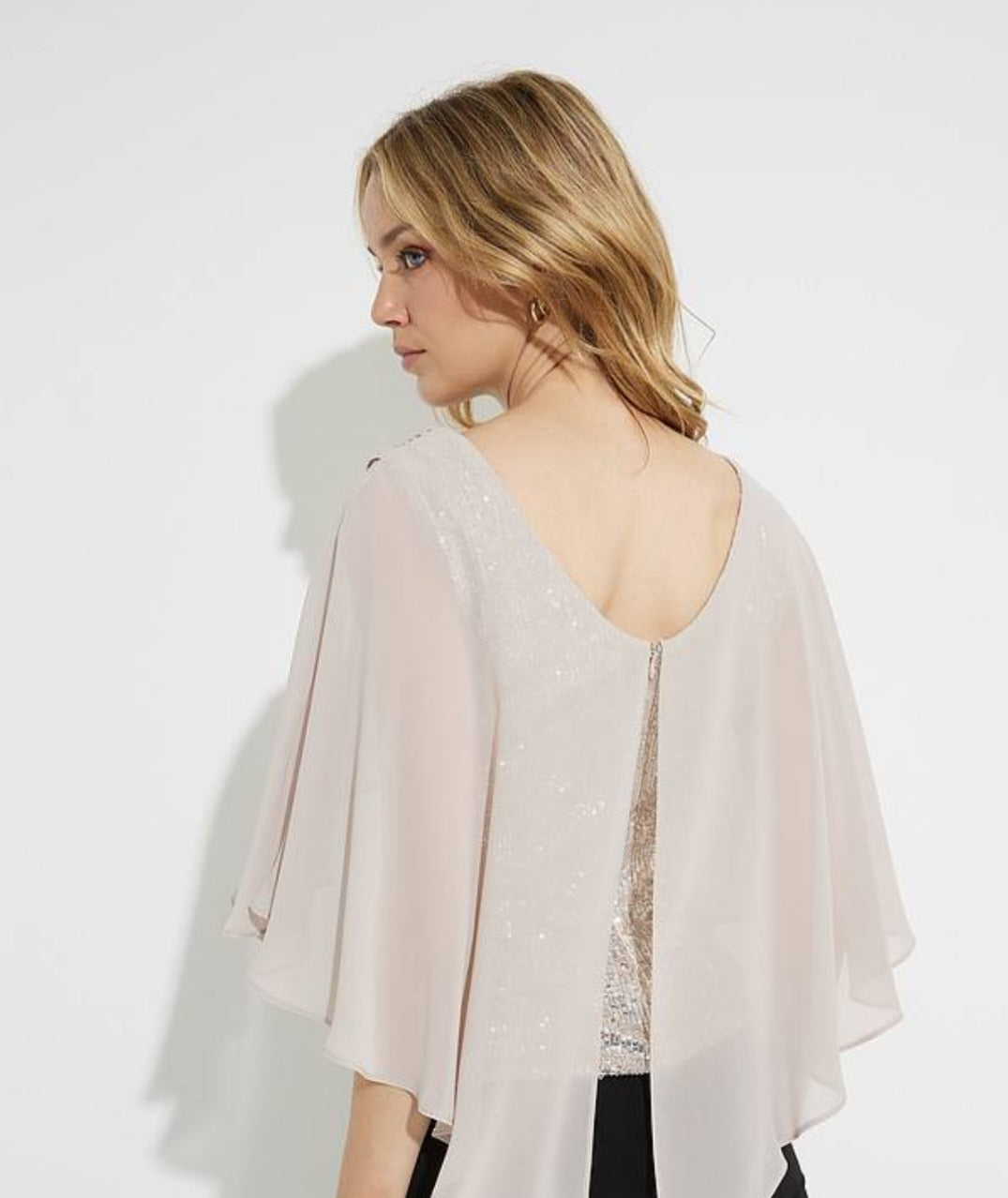 JR 224075 Gold Event Top